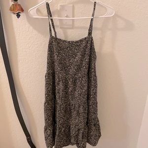 Cute black pattern dress! Size large and brand is old navy